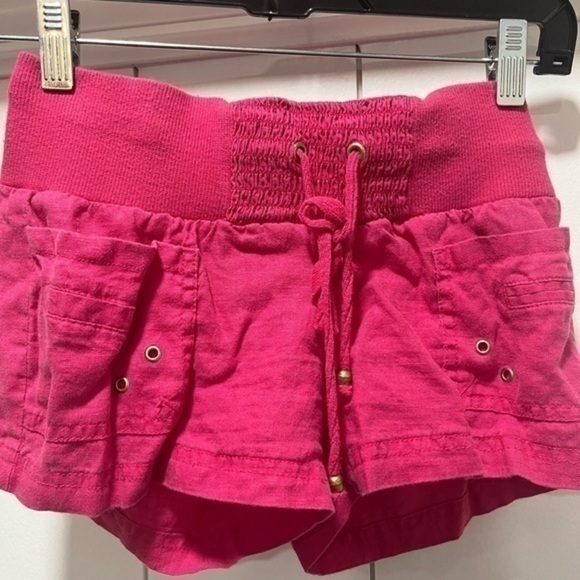 Guess Womans 100% Linen Short Shorts Size XS. Hot Pink With Gold Buttons - Picture 1 of 3